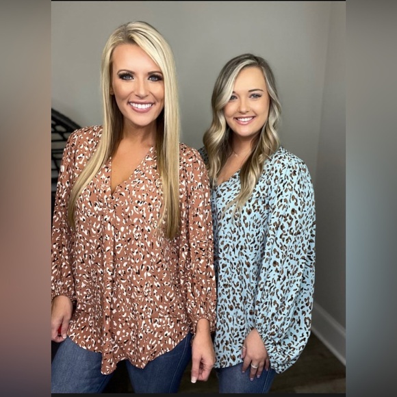 Leopard Print Bubble Sleeve Top - Picture 3 of 9